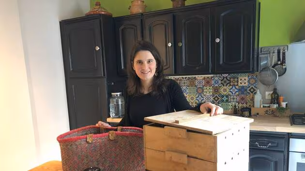 Lucie dans sa cuisine